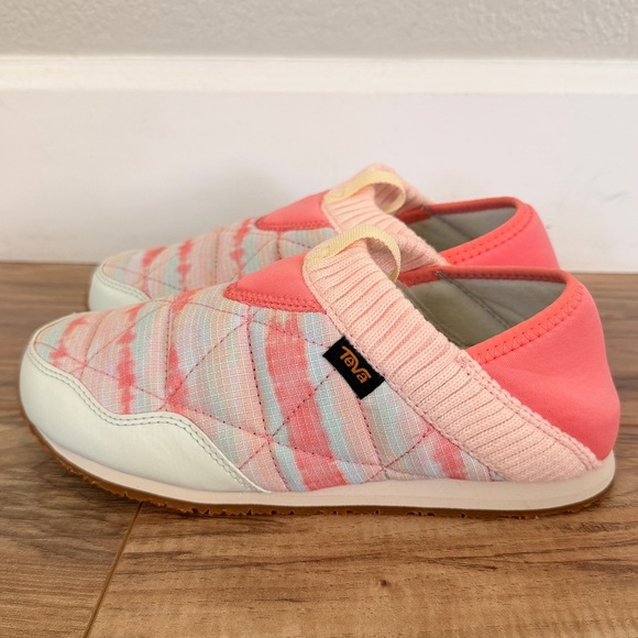 Teva Women's Ember Moc Tie-Dye Shoes - Pink and Blue NWT Size 7 - Picture 4 of 9